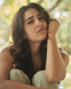 Sara Ali Khan Instagram - Moods of Mowgli 🌴🌴🌴 📸 @rohanshrestha 💇‍♀️: @florianhurel 👗 @lakshmilehr 🎵: @parthmangla