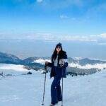Sara Ali Khan Instagram - Icy breeze 🧊❄️ Time to freeze 🥶 Iggy Potter I always tease 😈 Stalking him to smile and say cheese 🧀 But I’m polite I always say please 🙏🏻 So it’s all good, we at ease 👫 Gulmarg, Kashmir