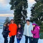 Sara Ali Khan Instagram – Home is where the brother is 👫☃️❄️⛷🏔 Jannat e Kashmir.