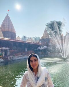 Sara Ali Khan Instagram - Maa aur Mahakal 👩‍👦🙏🏻🔱
#jaimahakal #jaibholenath