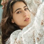Sara Ali Khan Instagram - Mary had a little lamb 🐑 Its fleece was white as snow ❄️ Sara took Laksmi and Flo❤️ And there was a camera and Ro 📷 📸: @rohanshrestha 💄: @florianhurel 👗: @lakshmilehr