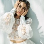 Sara Ali Khan Instagram - Mary had a little lamb 🐑 Its fleece was white as snow ❄️ Sara took Laksmi and Flo❤️ And there was a camera and Ro 📷 📸: @rohanshrestha 💄: @florianhurel 👗: @lakshmilehr