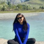 Sara Ali Khan Instagram - Major mountain missing 🏔 Especially the sun kissing 🔆 #throwback Kashmir