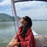 Sara Ali Khan Instagram - Major mountain missing 🏔 Especially the sun kissing 🔆 #throwback Kashmir