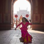 Sara Ali Khan Instagram - This photo accurately depicts how I’m feeling after getting so much ❤️ for Atrangi Re 💃💃💃 (The second photo is just my mandatory Taj Mahal posed picture 🤪) 📸: @harjeetsphotography Taj Mahal, Agra City
