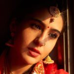 Sara Ali Khan Instagram - Rinku ko hai besabri se intezaar ⏰ Kyunki chahiye usse aap sabka pyaar❤️ Toh ho jayo taiyaar 💃 Milne isse so she is not bekaraar🥰 #cannotwait #atrangire #5days 📸: @harjeetsphotography