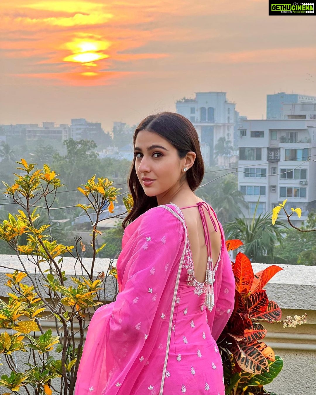 Sara Ali Khan Instagram - We’ve always loved the setting sun 🌅 From Bombay to Bihar 🔆🔆🔆 From Sara to Rinku 👯♀️👩❤️👩
