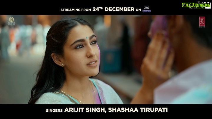 Sara Ali Khan Instagram - My heart keeps pounding β€ For a love that's bounding π« Lag rahi hai ek alag hi pyaas si Kyunki aagayi hai #RaitZaraSi π Song out now! Link in Bio!!! #AtrangiRe streaming from 24th December on #DisneyPlusHotstarMultiplex @DisneyPlusHotstar @aanandlrai @akshaykumar @DhanushKRaja @arrahman @arijitsingh @sashasublime #BhushanKumar @kamil_irshad_official @vijayganguly #HimanshuSharma @cypplofficial #CapeOfGoodFilms @tseriesfilms @tseries.official @ashishsverma