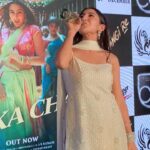 Sara Ali Khan Instagram - Thank you for making me feel Chakachak💃💫✨ Now keep giving Rinku love and wish her luck 🍀💕💞 #grateful #excited #AtrangiRe