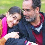 Sara Ali Khan Instagram - Happy Thanksgiving 🦃🤗💓🙏🏻 I’m truly thankful for you @aanandlrai sir. Thank you for giving me Rinku. Lekin, picture abhi baaki hai 🎥🍿 #AtrangiRe #bts #tbt #gratitude #thankful