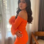 Sara Ali Khan Instagram - When in doubt, I never take a chance! Especially now when I can connect with you guys on @roposolove 💕💕💕 Come join me on @roposolove See Now 👀 LIVE Now 💁🏻‍♀️Shop Now 🛍 and #OwnItNow 🙌 . . . #Roposo #LiveShopping #LiveEntertainment #OwnItNow #partnership