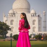 Sara Ali Khan Instagram - This photo accurately depicts how I’m feeling after getting so much ❤️ for Atrangi Re 💃💃💃 (The second photo is just my mandatory Taj Mahal posed picture 🤪) 📸: @harjeetsphotography Taj Mahal, Agra City
