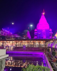 Sara Ali Khan Instagram - Jai Mahakal 🙏🏻🌕🌝🔱 Mahakaleshwar Jyotirlinga
