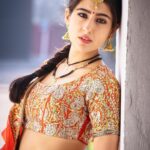 Sara Ali Khan Instagram - Rinku ko hai besabri se intezaar ⏰ Kyunki chahiye usse aap sabka pyaar❤️ Toh ho jayo taiyaar 💃 Milne isse so she is not bekaraar🥰 #cannotwait #atrangire #5days 📸: @harjeetsphotography