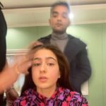 Sara Ali Khan Instagram - Rinku ko hai besabri se intezaar ⏰ Kyunki chahiye usse aap sabka pyaar❤️ Toh ho jayo taiyaar 💃 Milne isse so she is not bekaraar🥰 #cannotwait #atrangire #5days 📸: @harjeetsphotography
