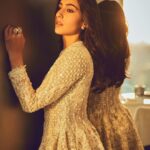 Sara Ali Khan Instagram - 💫💫💫 📸: @sheldon.santos 👗: @tanghavri @farazmanan 💇‍♀️: @the.mad.hair.scientist 💄: @kavyesharmaofficial