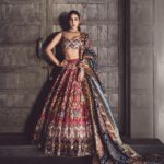 Sara Ali Khan Instagram - Chakachak ✨💫⭐️🤩 👗: @tanghavri 💄: @vardannayak 💇‍♀️: @ayeshadevitre @sajzdot 📸: @kadamajay