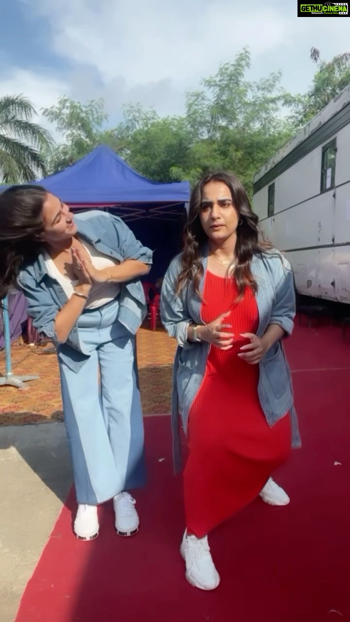 Sara Ali Khan Instagram - If Sara Ali Khan was in Squid Game? 😂😂🔫 Her greeting style would be the same 💁🏻♀️🙏🏻