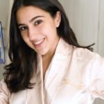 Sara Ali Khan Instagram – Creating my own style for a night out just became way more fun. 👠👠👠​
All thanks to Dual-View Video on my all-new slim and stylish #vivoY75. 🤩​

I finally found something that allows me to vlog in style and share everything with you guys.​
@vivo_india 
#ItsMyStyle

#partnership