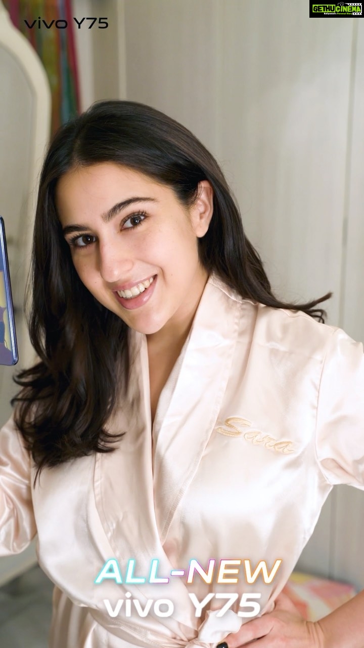 Sara Ali Khan Instagram - Creating my own style for a night out just became way more fun. π π π β All thanks to Dual-View Video on my all-new slim and stylish #vivoY75. π€©β I finally found something that allows me to vlog in style and share everything with you guys.β @vivo_india #ItsMyStyle #partnership