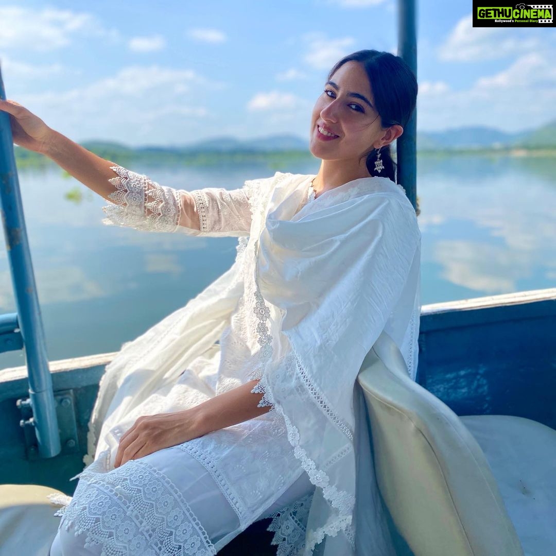 Sara Ali Khan Instagram - 🤍🤍🤍 Raffles Udaipur