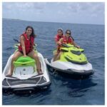 Sara Ali Khan Instagram - Hum nikle on our jet Ski 🏍 Khaara samundar yes, the salty sea 🌊 Adventure time for hum three 💃💃💃 Hair flying, choppy waves but feeling so free 🐬🐬🐬 Laughing, screaming, singing I feel is the key 🔑 To living and loving and allowing yourself to be 😌🥰 And of course my girls make it easier to another degree 💕💕💕 With them it’s mauj-masti-maza 100% guarantee 👍🙌 @sara_vaisoha @kamiyaah . .. … .. . @ncstravels @dive_butler_fari_veli @patinamaldives #collab Somewhere in the Middle of the Sea