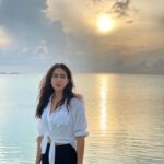 Sara Ali Khan Instagram - “In the expectation of wonderful things to happen in the future, one doesn’t hear the sound of the wind and sea, the breath and heartbeat this instant.” 🔆🌞🤗🌅 . .. … .. . @ncstravels @patinamaldives #PatinaMaldives #Collab