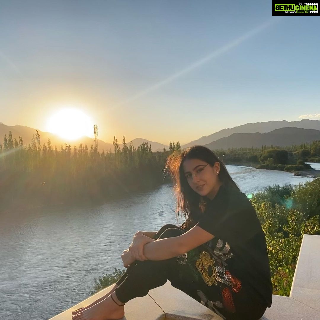 Sara Ali Khan Instagram - 🌄☀️🌙 ☕️🧘♀️☮️🙏🏻 👗: @mashbymalvikashroff Ladakh, India