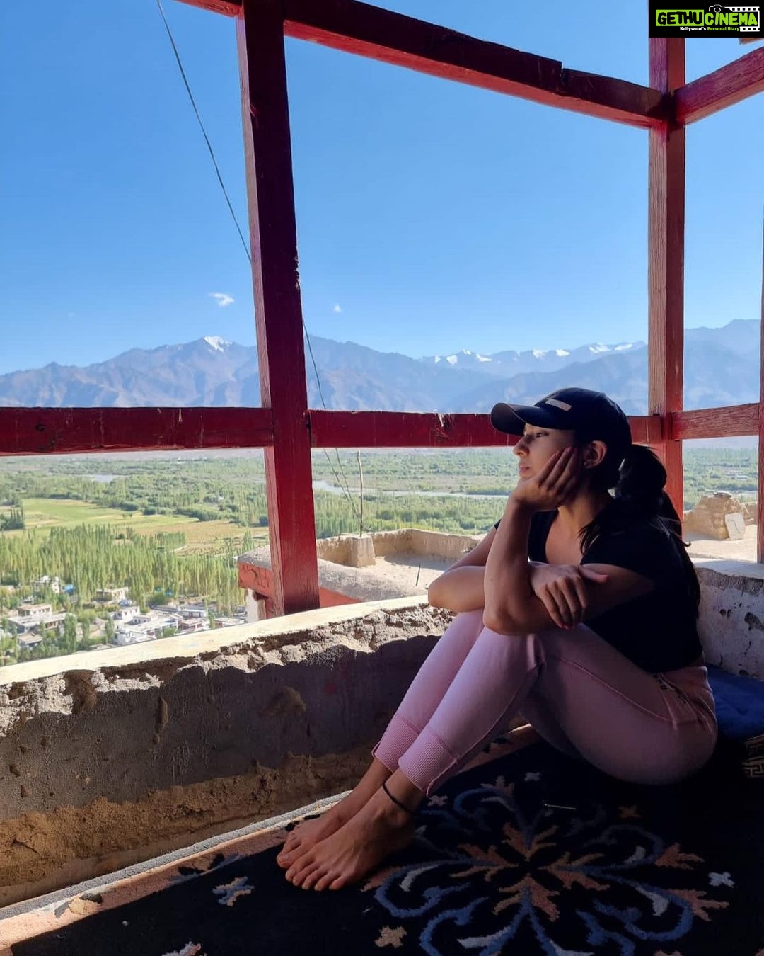Sara Ali Khan Instagram - प्रकृति सुख शांति ☮️💟🌄 Ladakh, India