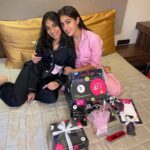Sara Ali Khan Instagram - If you want to show your best friend tender love and care 💗 Yummy cakes and happy memories if you want to share 🥰 @tasteretreat.in and @tasheen13 are the perfect pair 🎂👯‍♀️ Happy 1 year @tasteretreat.in 💗💗 And thank you for this box of delight, as usual you got it right, made me happy avoided a fight 🙌 Order your best friend boxes now 💝 📸: @sohillalani_