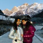 Sara Ali Khan Instagram - Back to where it all began 🙏🏻 🔱 ❄️💗 #jaibholenath #grateful #blessed Kedarnath