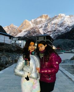 Sara Ali Khan Instagram - Back to where it all began 🙏🏻 🔱 ❄️💗 #jaibholenath #grateful #blessed