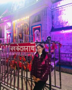 Sara Ali Khan Instagram - Back to where it all began 🙏🏻 🔱 ❄️💗 #jaibholenath #grateful #blessed