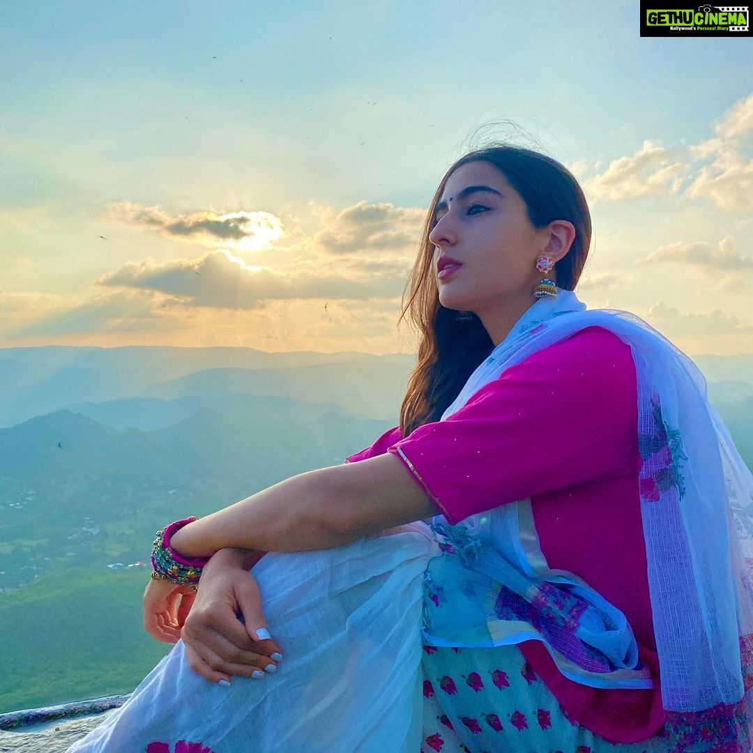 Sara Ali Khan Instagram - 🤍🤍🤍 Raffles Udaipur