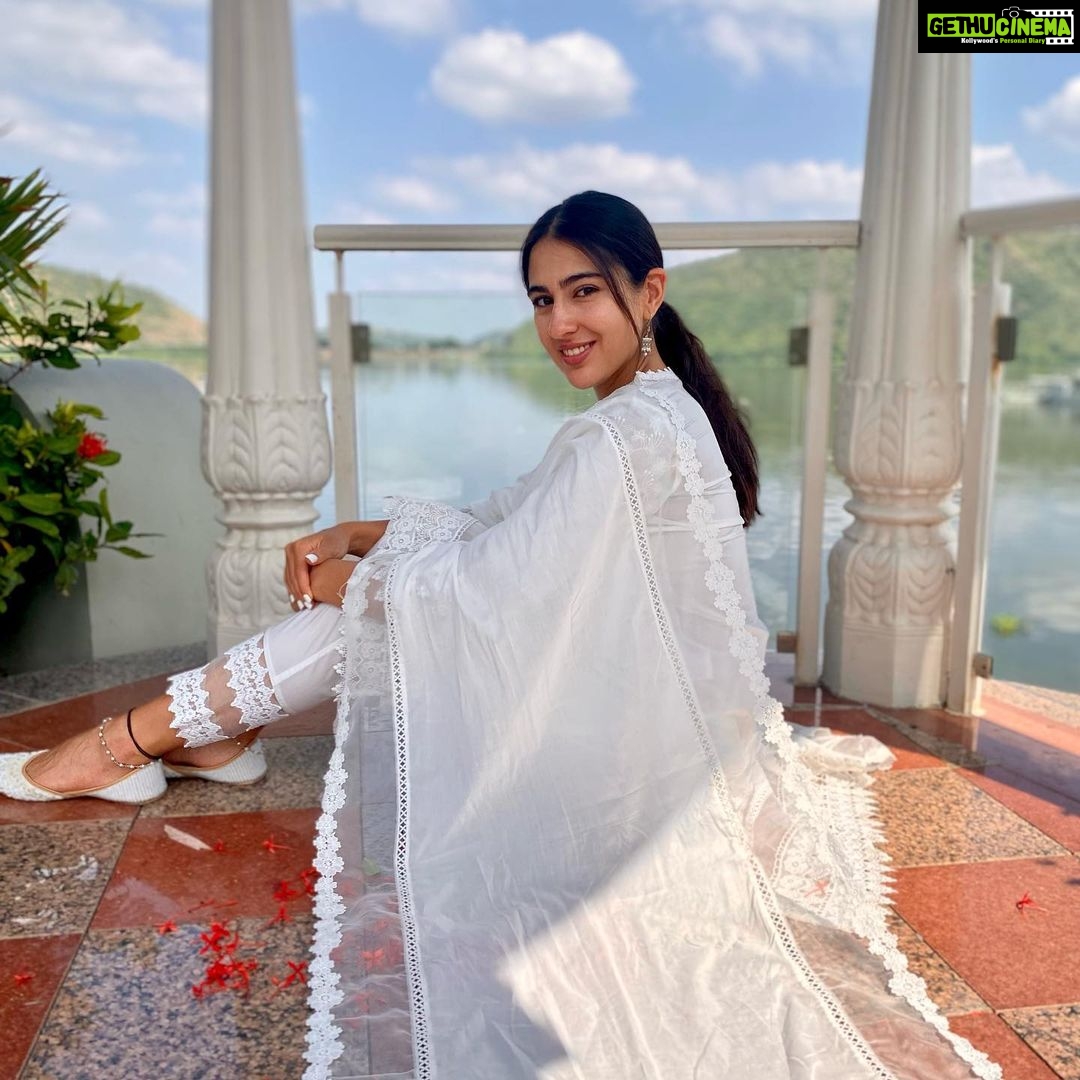 Sara Ali Khan Instagram - 🤍🤍🤍 Raffles Udaipur