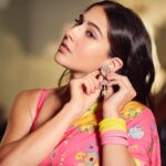 Sara Ali Khan Instagram - Because women in a Sari Are always Pyaari 💕💖🌷🌈 🥻: @stylebyami 📸: @shivangi.kulkarni @harishgadwal 💇‍♀️: @mikedesir 💄: @kavyesharmaofficial The Taj Mahal Palace, Mumbai
