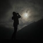 Sara Ali Khan Instagram - Sunny rays and Starry nights Moonlight and camp fire for lights As long as you can deal with heights And over food are the only fights ☀️🌙 🌌⛺️🏔 P.S sorry @manantramboo @yashsinghal @yashmittal2311 for eating all the food 🥘 #highaltitude #lake Sheshnag Lake