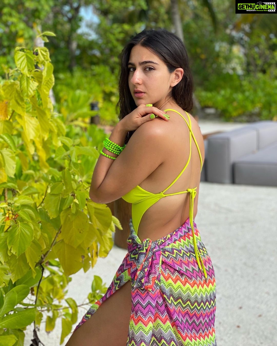 Sara Ali Khan Instagram - Don't judge each day by the harvest you reap but by the seeds that you plant πͺ΄π³π΄π π: @stylebyami accessories: @sara_vaisoha . .. β¦ .. . @ncstravels @patinamaldives #PatinaMaldives #collab