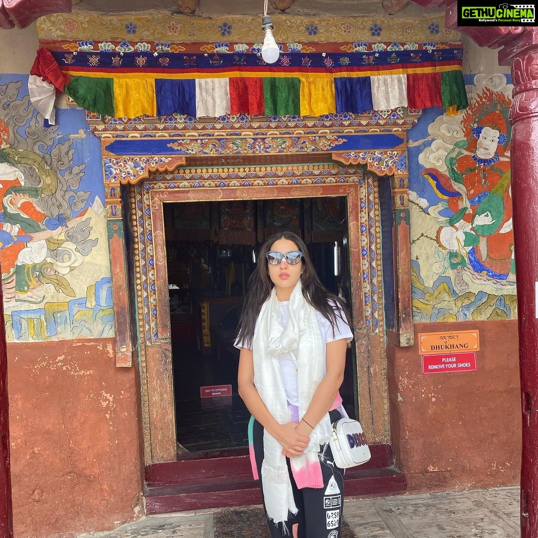 Sara Ali Khan Instagram - 🌄☀️🌙 ☕️🧘♀️☮️🙏🏻 👗: @mashbymalvikashroff Ladakh, India