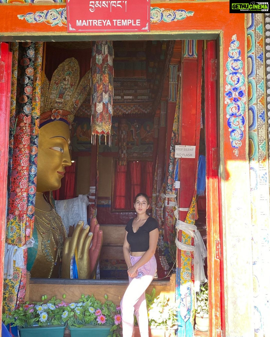 Sara Ali Khan Instagram - प्रकृति सुख शांति ☮️💟🌄 Ladakh, India