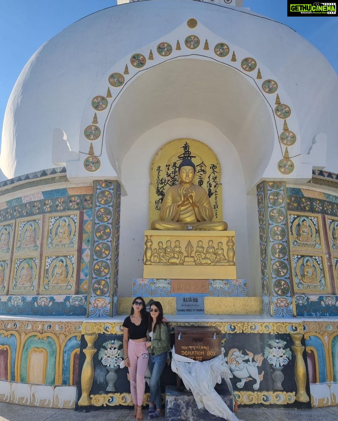 Sara Ali Khan Instagram - प्रकृति सुख शांति ☮️💟🌄 Ladakh, India