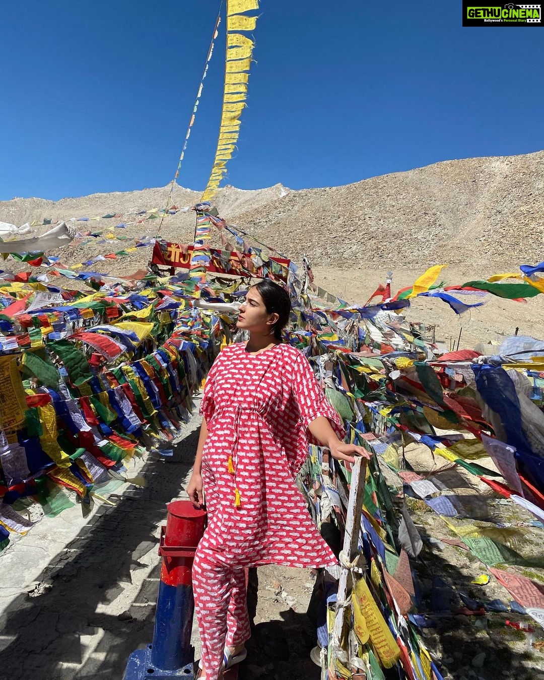 Sara Ali Khan Instagram - प्रकृति सुख शांति ☮️💟🌄 Ladakh, India