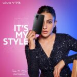 Sara Ali Khan Instagram - Loving the new #vivoY73 in Roman Black ♠️🖤 Time for you to share this Stylish Hack 🙌 #ItsMyStyle @vivo_India #partnership