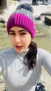 Sara Ali Khan Instagram - Namaste Darshako 🙏🏻 
Happy World Environment Day 🌎 🍃🌳🌲🏔🏞
Thank you Mother Nature for the air we breathe, the water we drink, the land we live on and the life we lead. 
I really hope we can all have more gratitude, respect and appreciation for the planet we live on 🙏🏻