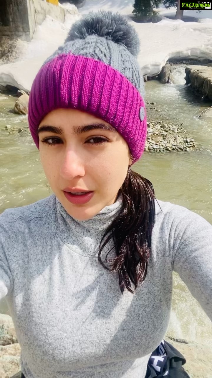 Sara Ali Khan Instagram - Namaste Darshako 🙏🏻 Happy World Environment Day 🌎 🍃🌳🌲🏔🏞 Thank you Mother Nature for the air we breathe, the water we drink, the land we live on and the life we lead. I really hope we can all have more gratitude, respect and appreciation for the planet we live on 🙏🏻