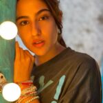 Sara Ali Khan Instagram - Darkness cannot drive out darkness- only light can do that🔆☀️💡 Hate cannot drive out hate-only love can do that 💟☮️ - Martin Luther King Jr.