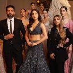 Sara Ali Khan Instagram - Flash lights and Starry nights 📸💫 🦚🦚🦚 @falgunishanepeacockindia @fdciofficial @vardannayak @the.mad.hair.scientist @sara_vaisoha @tasheen13 @ishroff @ahilyamehta