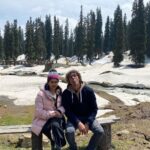 Sara Ali Khan Instagram - A little bit of paradise on earth ❄️🏔☀️ Of people so wonderful there truly is a dearth @manan_tramboo 🤗 Khyber Hotel Gulmarg