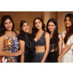 Sara Ali Khan Instagram - Flash lights and Starry nights 📸💫 🦚🦚🦚 @falgunishanepeacockindia @fdciofficial @vardannayak @the.mad.hair.scientist @sara_vaisoha @tasheen13 @ishroff @ahilyamehta