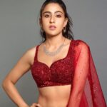 Sara Ali Khan Instagram - लाल कमाल ❤️‍🔥 Kyunki without any Sawaal⁉️ @tbz.theoriginal is dhamaal 💋💯 #partnership